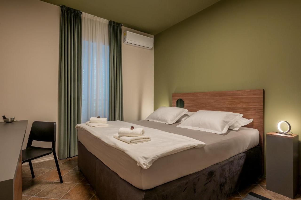 Green, Deluxe Two Bedroom Apartament Split