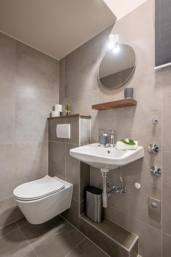 Green, Deluxe Two Bedroom Apartament *